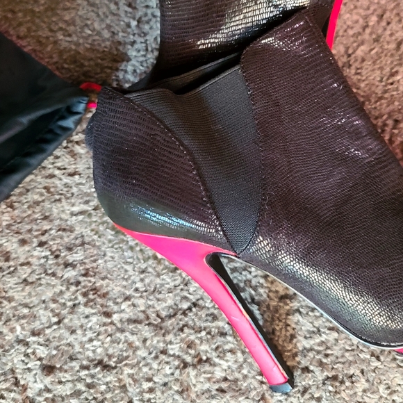 Black & red Platform booties Just Fabulous VIP Exclusive Luxury line sz7.5 - Picture 8 of 16